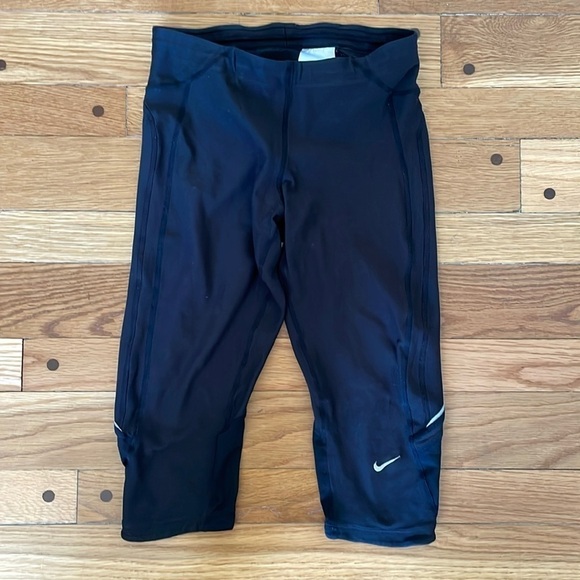 Nike Fit Dry Black Women Running Capri Fitted Black Reflective Small 4 6 - Picture 1 of 5